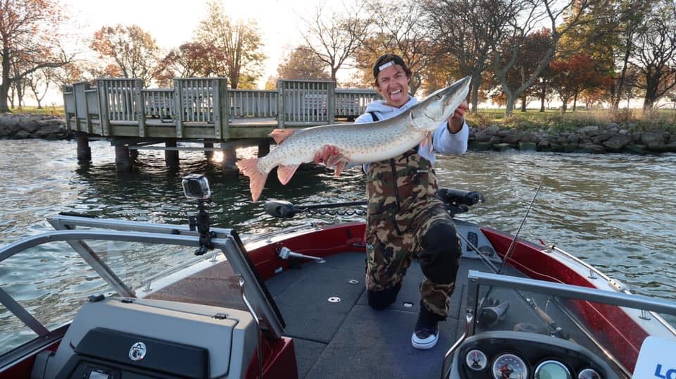 Lake St. Clair | Musky Trolling Charter 6-Hours | Detroit, Michigan